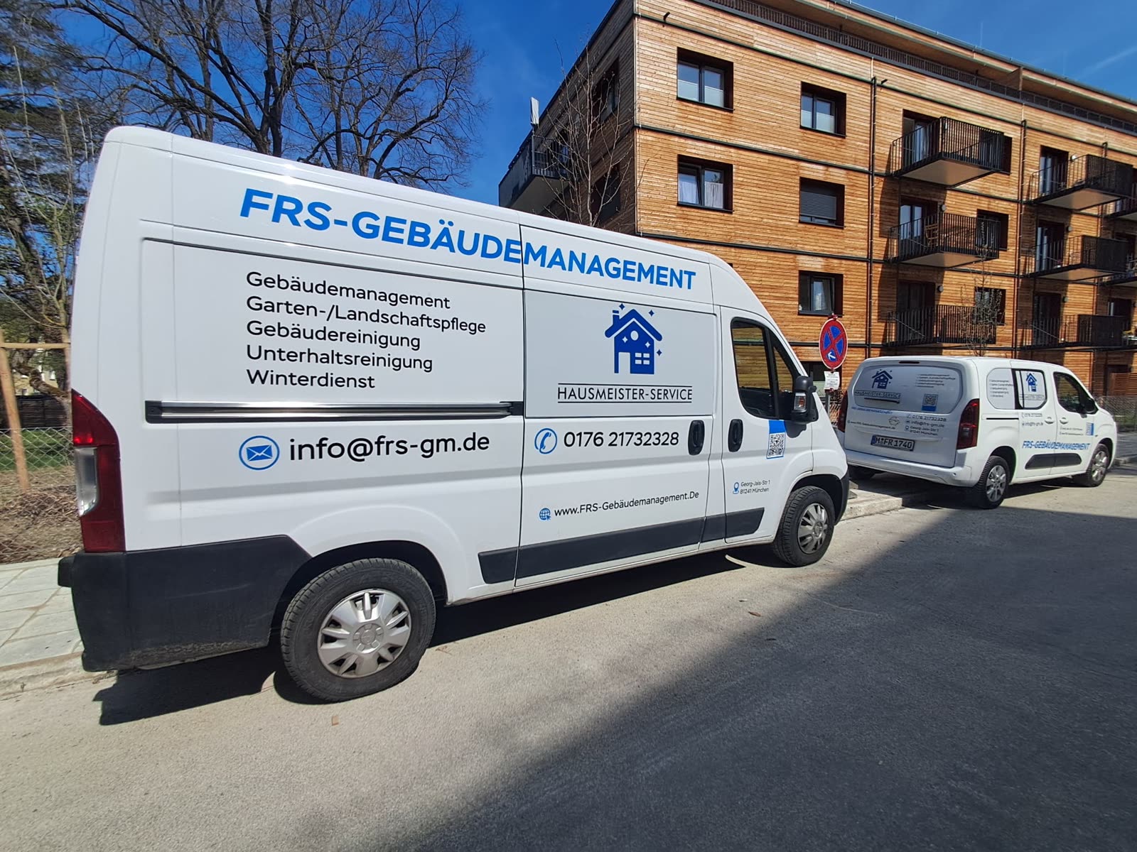 FRS Firmentransporter mit Beschriftung